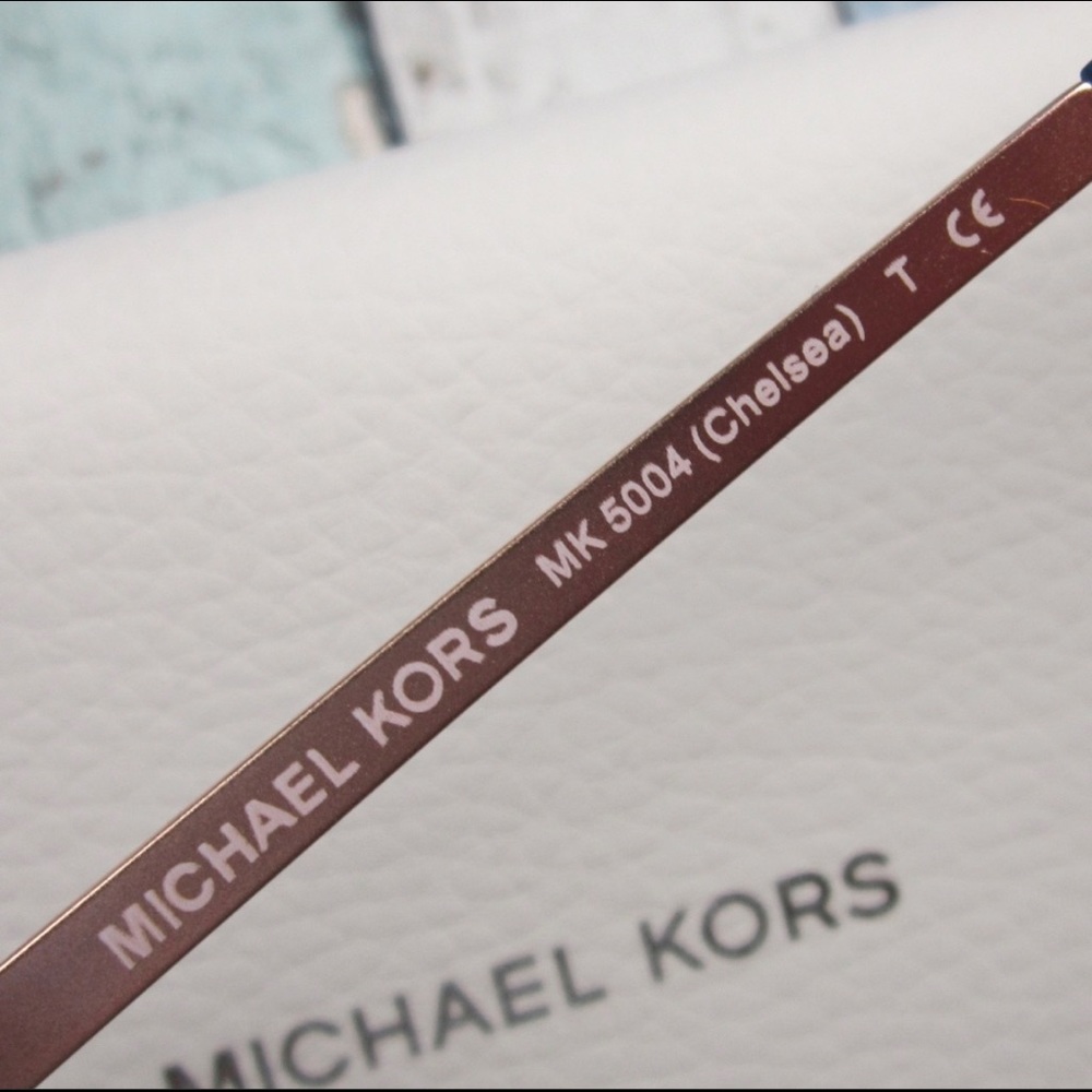 Michael Kors Sunglasses 🕶 - Picture 3 of 7